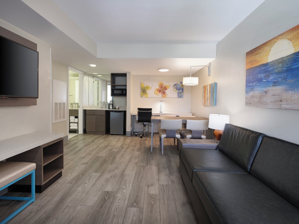 Holiday Inn Resort Orlando Suites - Waterpark by IHG — Hotel rooms in Orlando, Florida