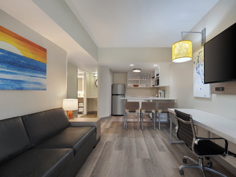 Holiday Inn Resort Orlando Suites - Waterpark by IHG — Hotel rooms in Orlando, Florida