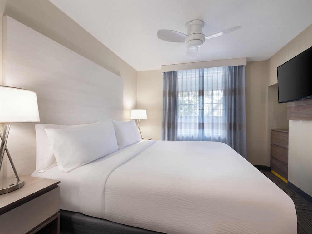 Holiday Inn Resort Orlando Suites - Waterpark by IHG — Hotel rooms in Orlando, Florida