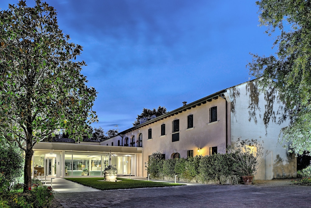 Borgo ca' dei Sospiri — Hotel building in Quarto d'Altino, Veneto
