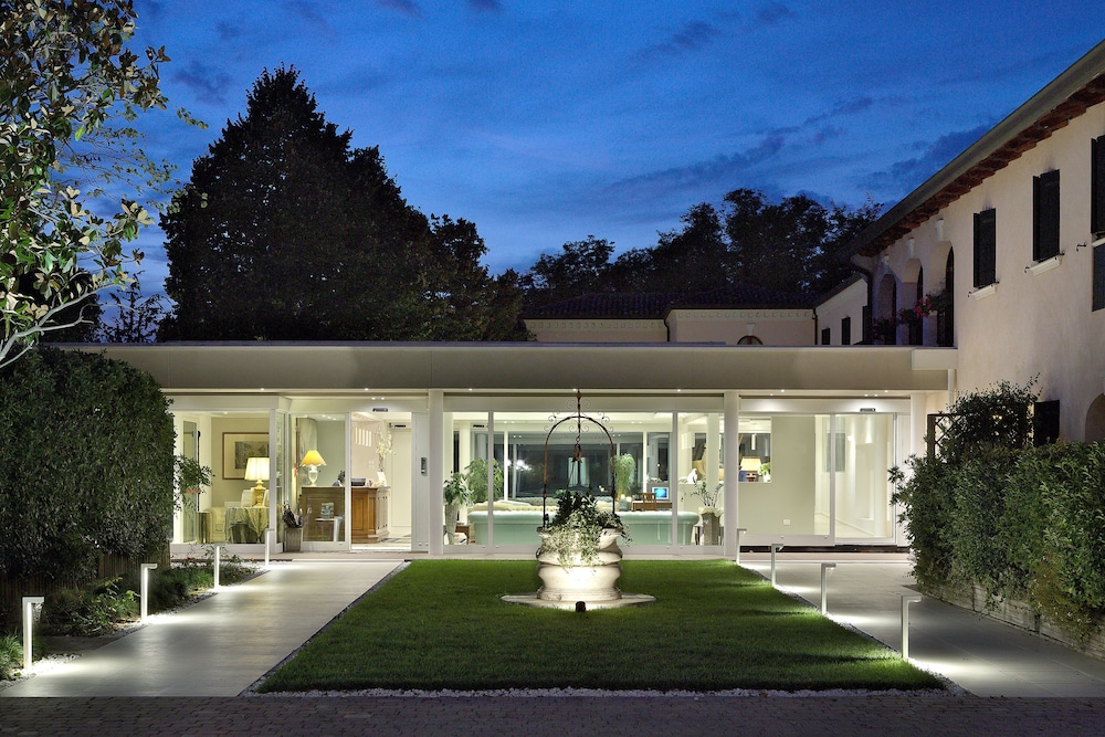 Borgo ca' dei Sospiri — Hotel building in Quarto d'Altino, Veneto