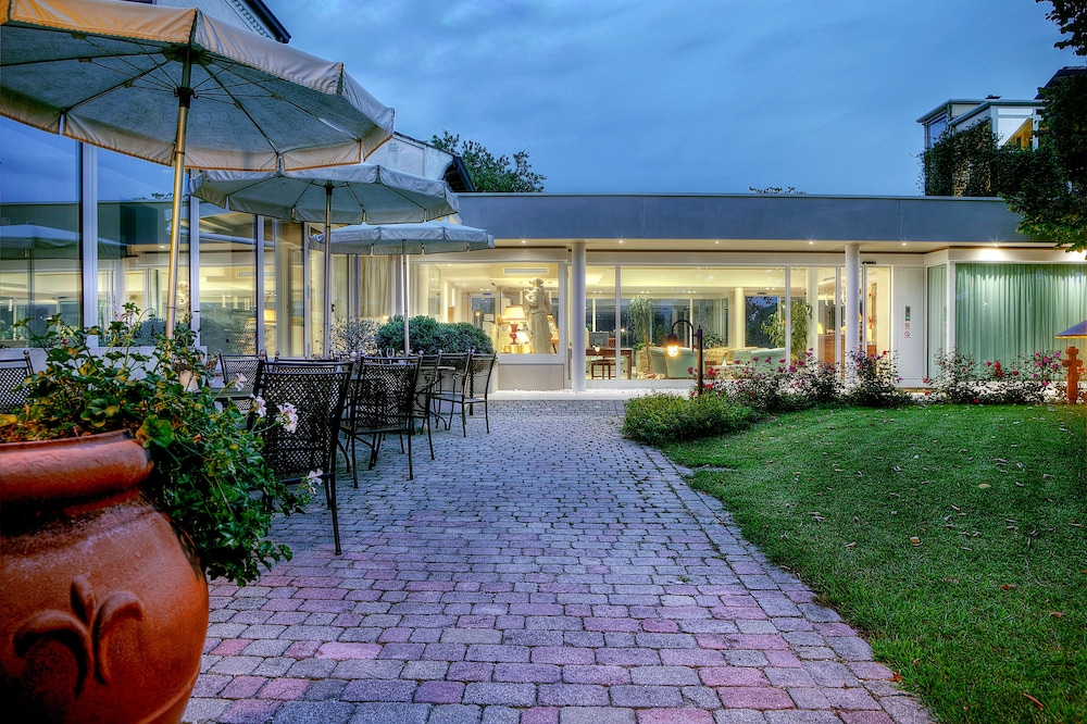 Borgo ca' dei Sospiri — Hotel building in Quarto d'Altino, Veneto