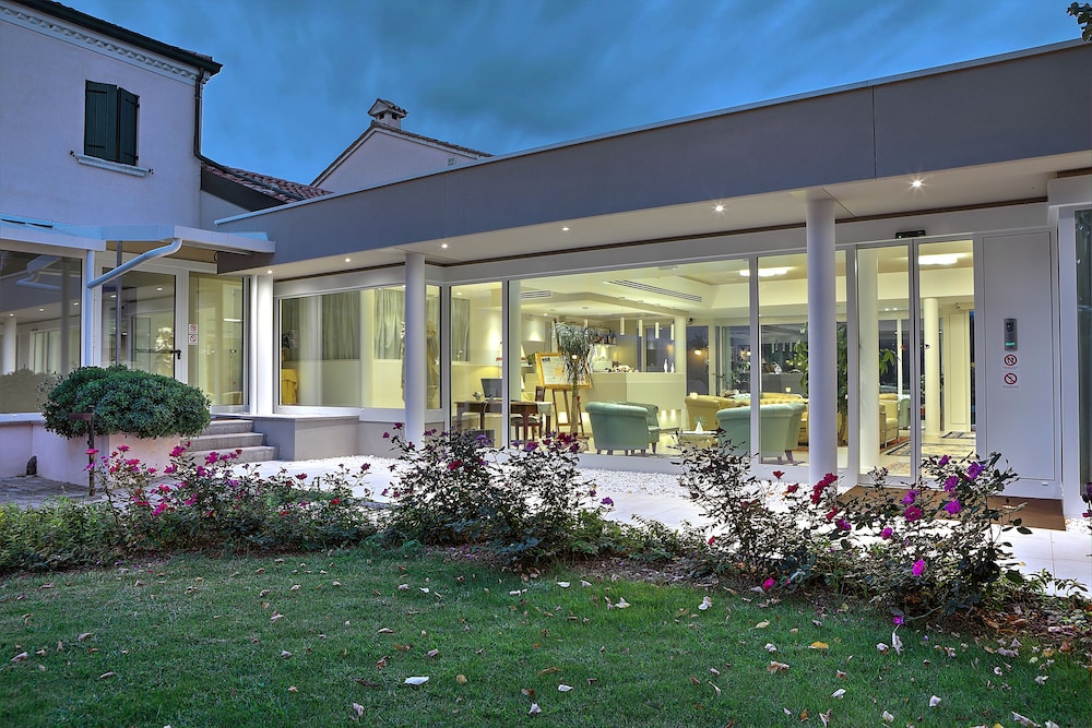 Borgo ca' dei Sospiri — Hotel building in Quarto d'Altino, Veneto