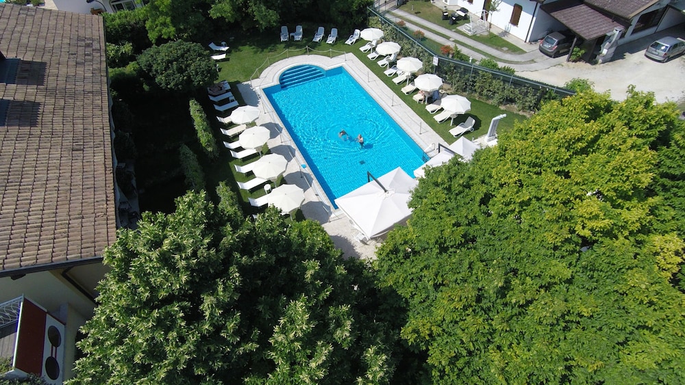 Borgo ca' dei Sospiri — Swimming pool in Quarto d'Altino, Veneto