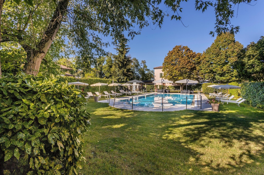 Borgo ca' dei Sospiri — Swimming pool in Quarto d'Altino, Veneto