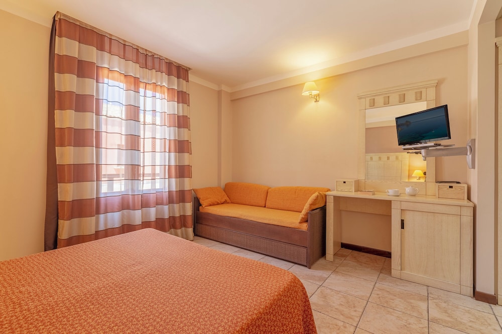 Villa Zina Park Hotel — Hotel rooms in Custonaci, Sicily