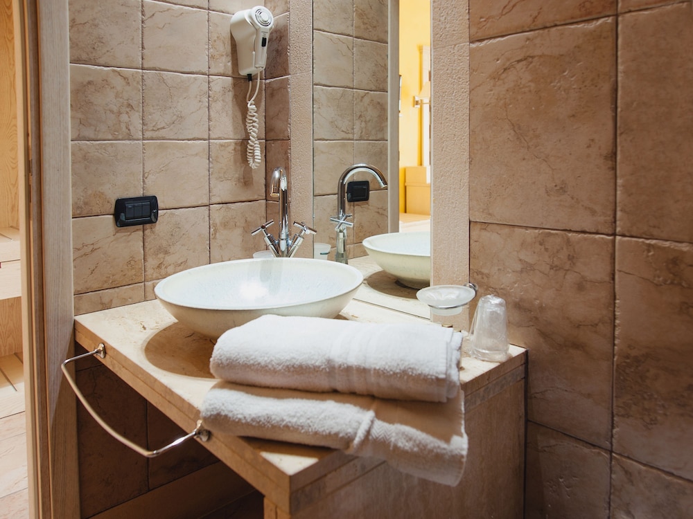 Villa Zina Park Hotel — Hotel rooms in Custonaci, Sicily