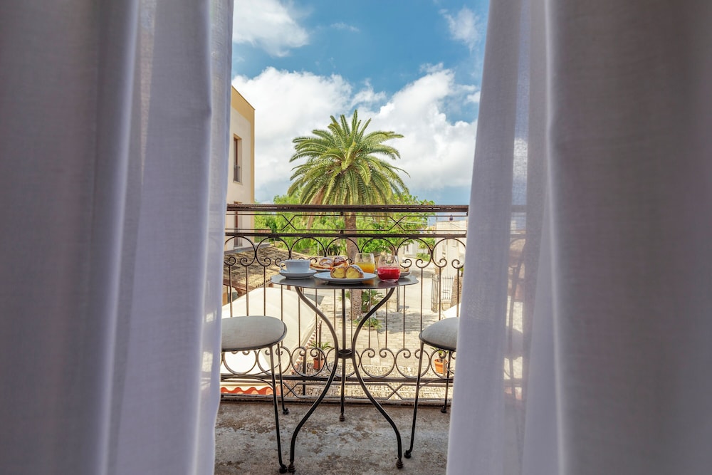 Villa Zina Park Hotel — Hotel rooms in Custonaci, Sicily