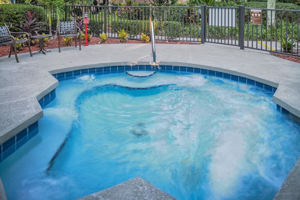 Hilton Vacation Club Polynesian Isles Kissimmee — Swimming pool in Kissimmee, Florida