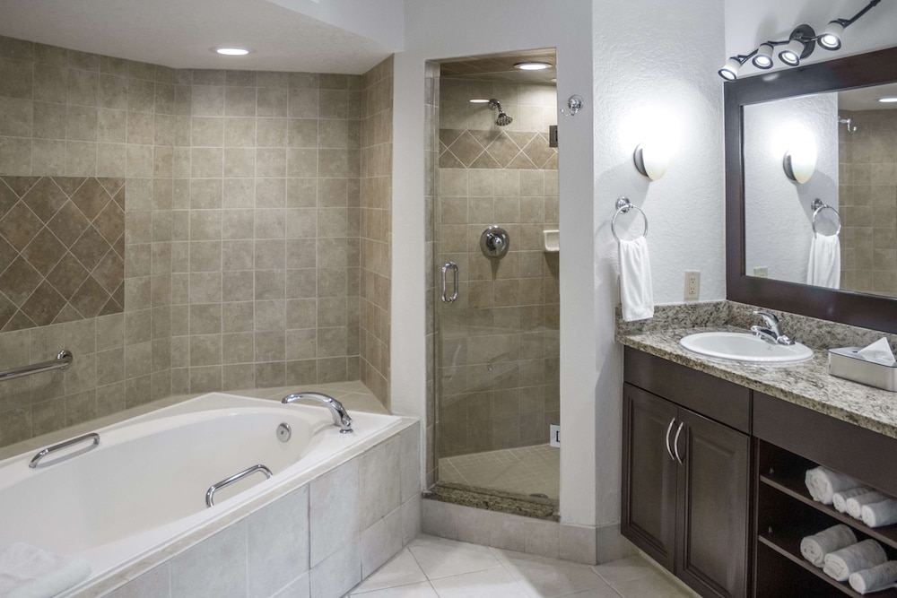 Hilton Vacation Club Polynesian Isles Kissimmee — Hotel rooms in Kissimmee, Florida