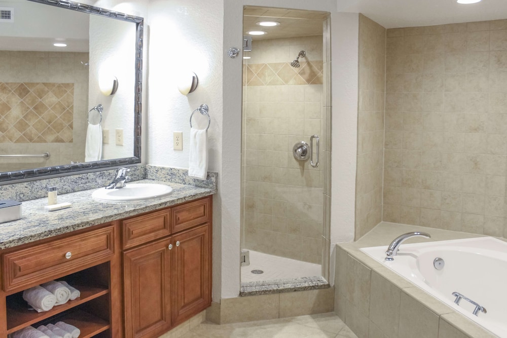 Hilton Vacation Club Polynesian Isles Kissimmee — Hotel rooms in Kissimmee, Florida