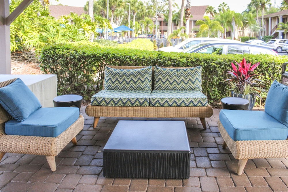 Hilton Vacation Club Polynesian Isles Kissimmee — Hotel building in Kissimmee, Florida
