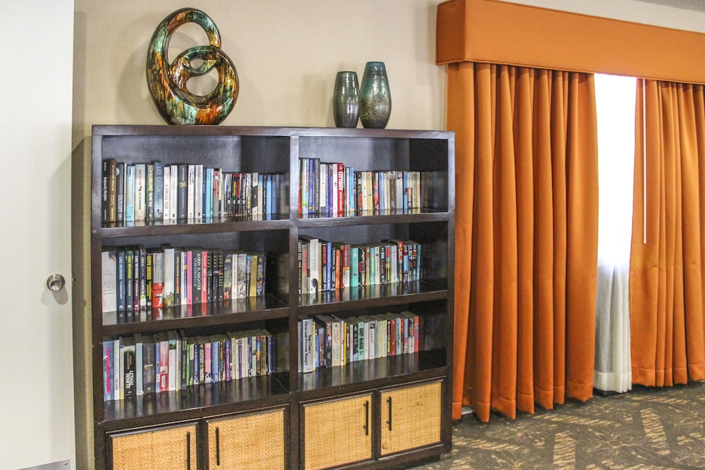 Hilton Vacation Club Polynesian Isles Kissimmee — Hotel building in Kissimmee, Florida