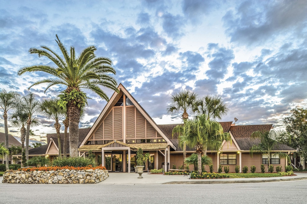 Hilton Vacation Club Polynesian Isles Kissimmee — Hotel building in Kissimmee, Florida