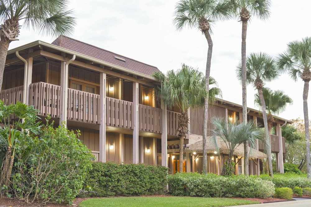 Hilton Vacation Club Polynesian Isles Kissimmee — Hotel building in Kissimmee, Florida