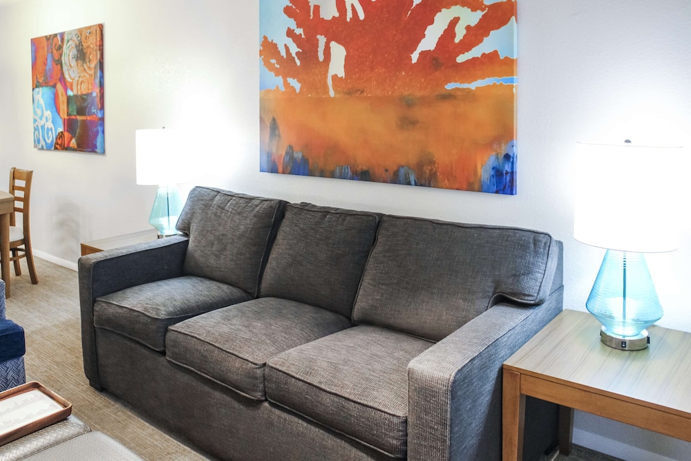 Hilton Vacation Club Polynesian Isles Kissimmee — Hotel rooms in Kissimmee, Florida