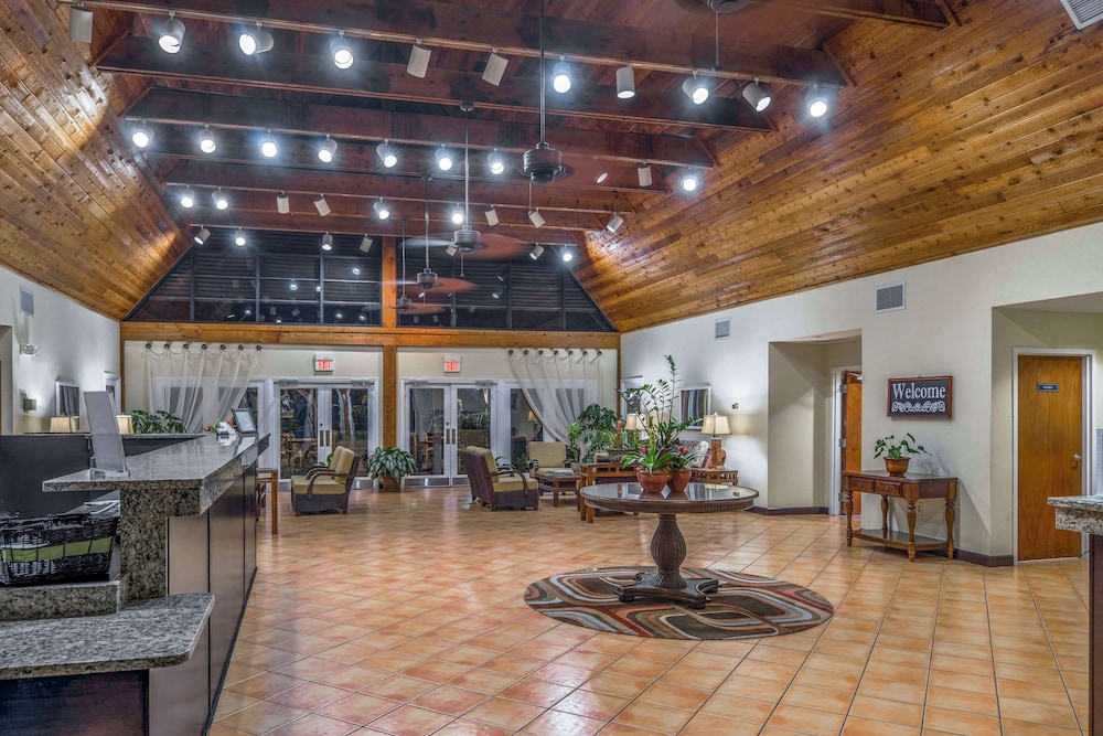 Hilton Vacation Club Polynesian Isles Kissimmee — Hotel building in Kissimmee, Florida