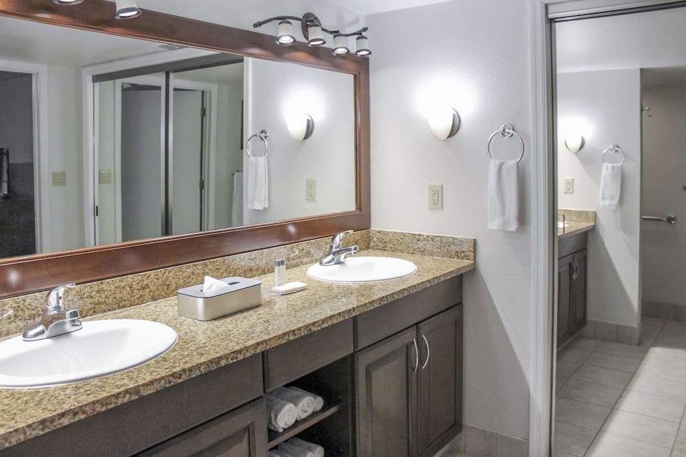 Hilton Vacation Club Polynesian Isles Kissimmee — Hotel rooms in Kissimmee, Florida
