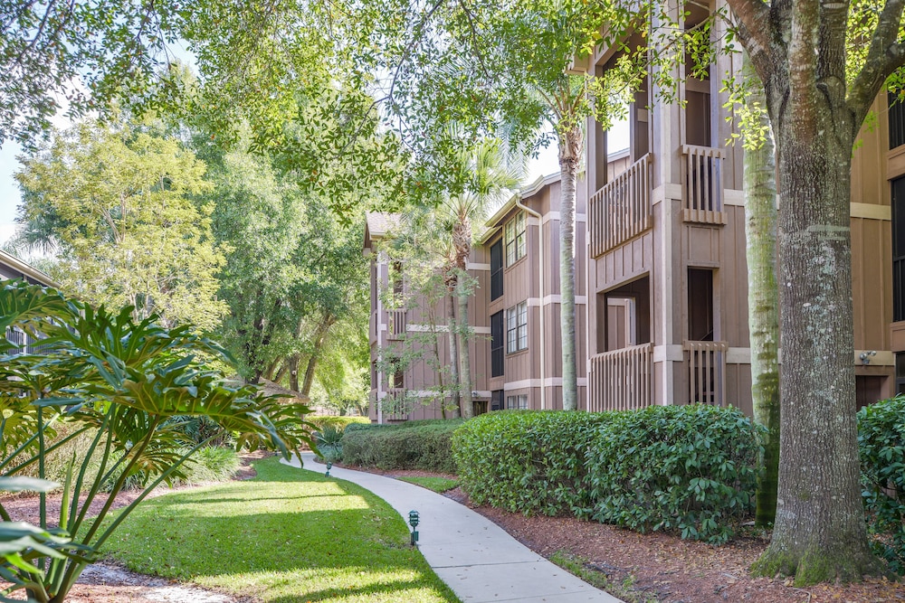 Hilton Vacation Club Polynesian Isles Kissimmee — Hotel building in Kissimmee, Florida