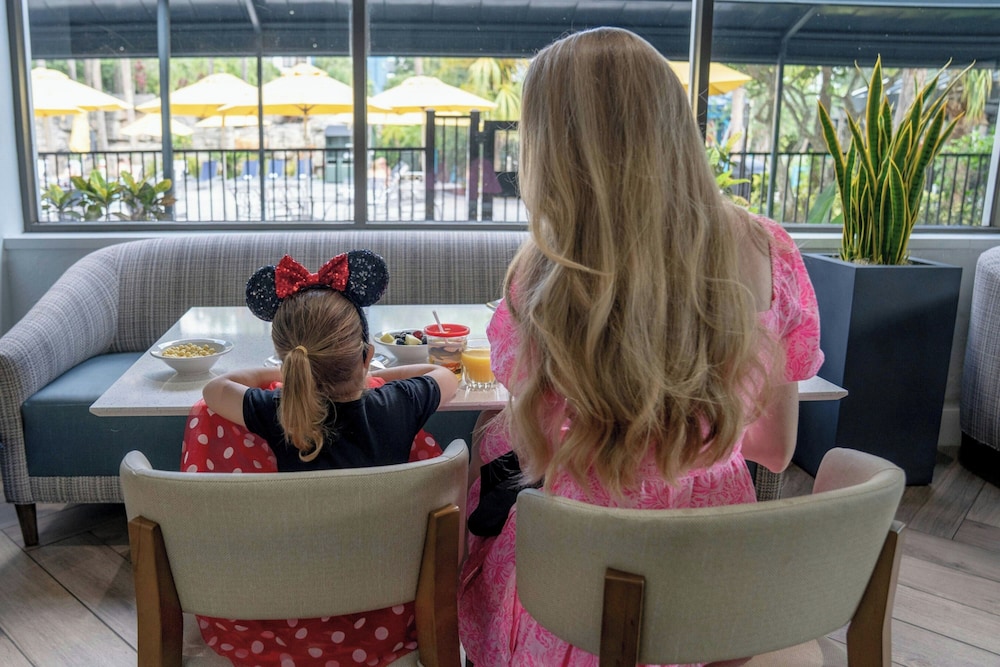 Delta Hotels by Marriott Orlando Celebration — Restaurant & bars in Kissimmee, Florida