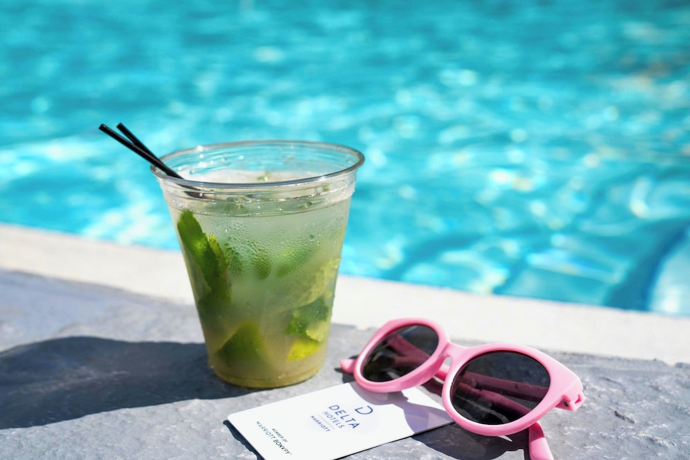 Delta Hotels by Marriott Orlando Celebration — Swimming pool in Kissimmee, Florida