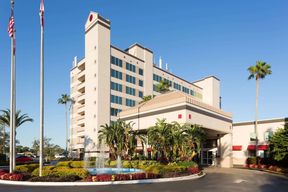 Ramada by Wyndham Kissimmee Gateway — Main photo in Kissimmee, Florida