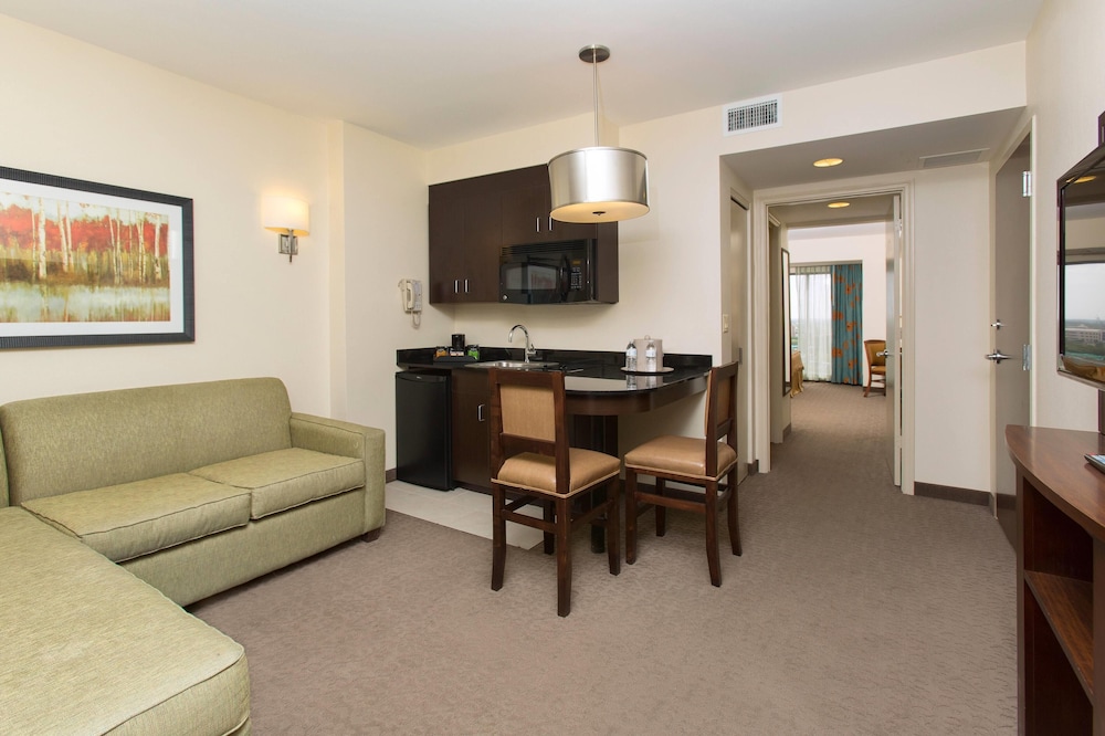 Ramada Plaza Resort & Suites by Wyndham Orlando Intl Drive — Hotel rooms in Orlando, Florida