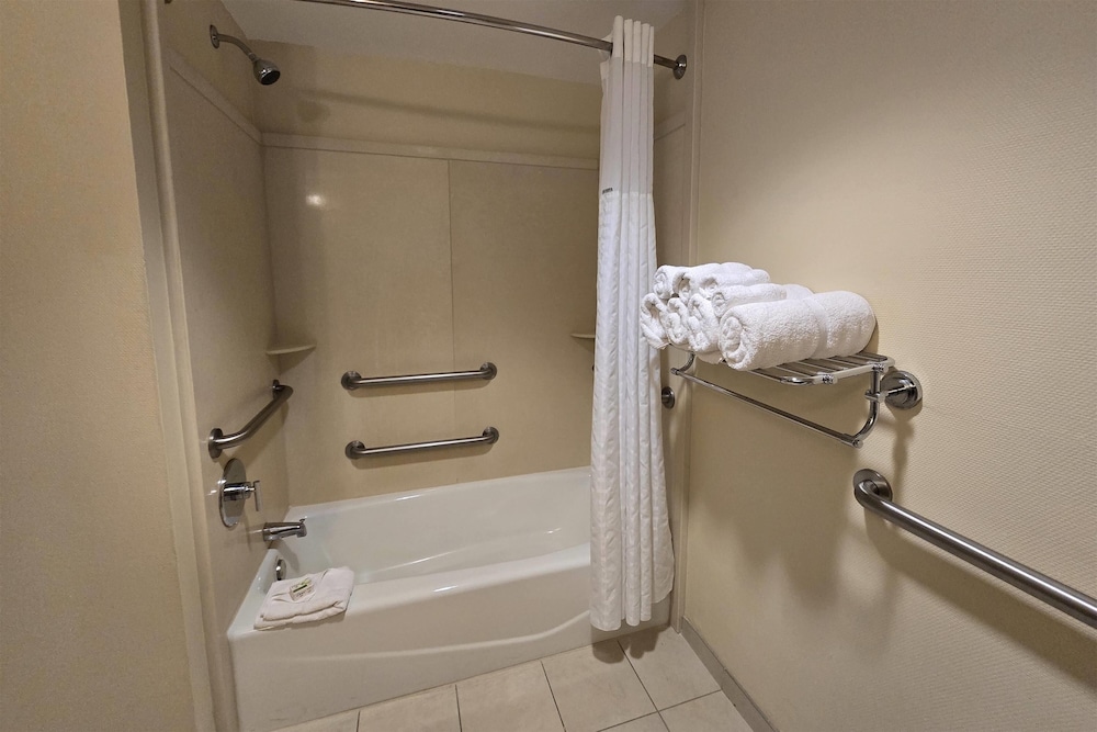 Ramada Plaza Resort & Suites by Wyndham Orlando Intl Drive — Hotel rooms in Orlando, Florida