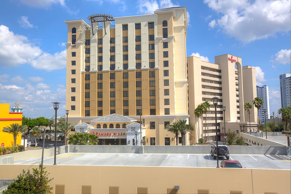 Ramada Plaza Resort & Suites by Wyndham Orlando Intl Drive — Hotel building in Orlando, Florida