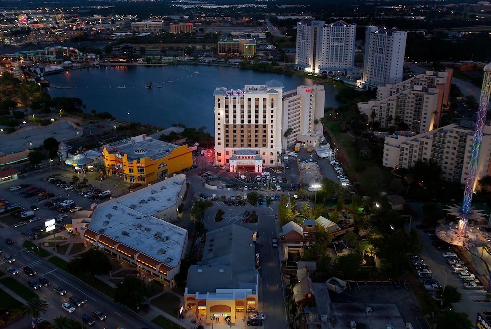 Ramada Plaza Resort & Suites by Wyndham Orlando Intl Drive — Hotel building in Orlando, Florida