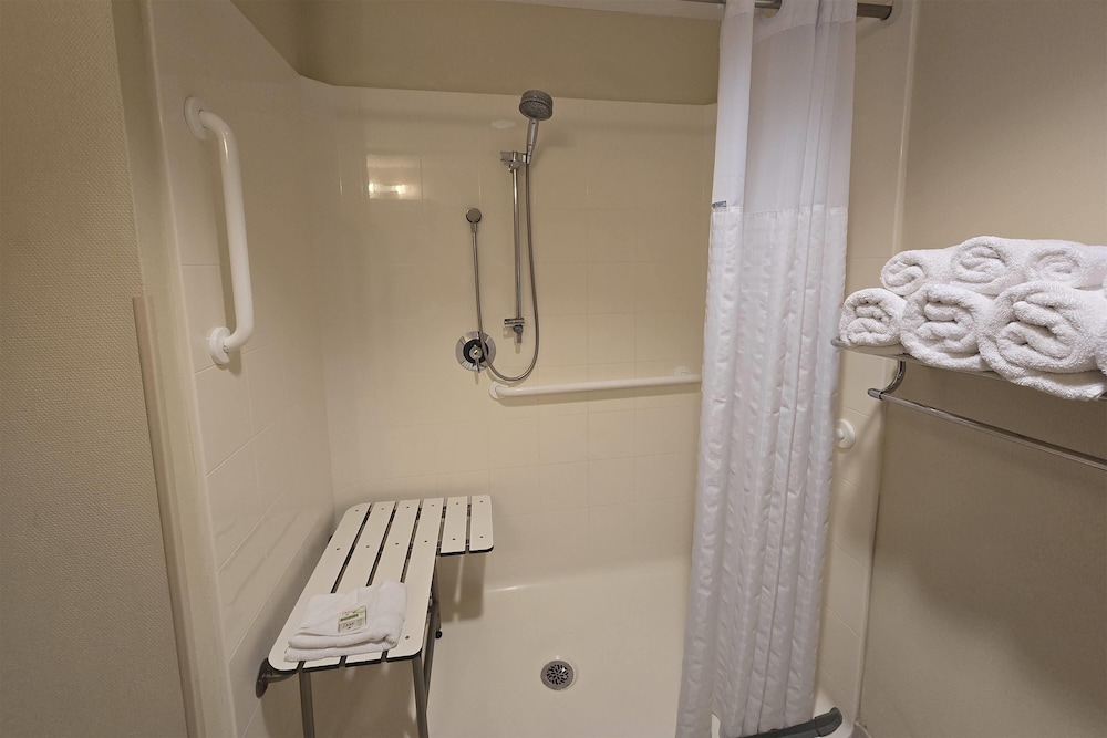 Ramada Plaza Resort & Suites by Wyndham Orlando Intl Drive — Hotel rooms in Orlando, Florida