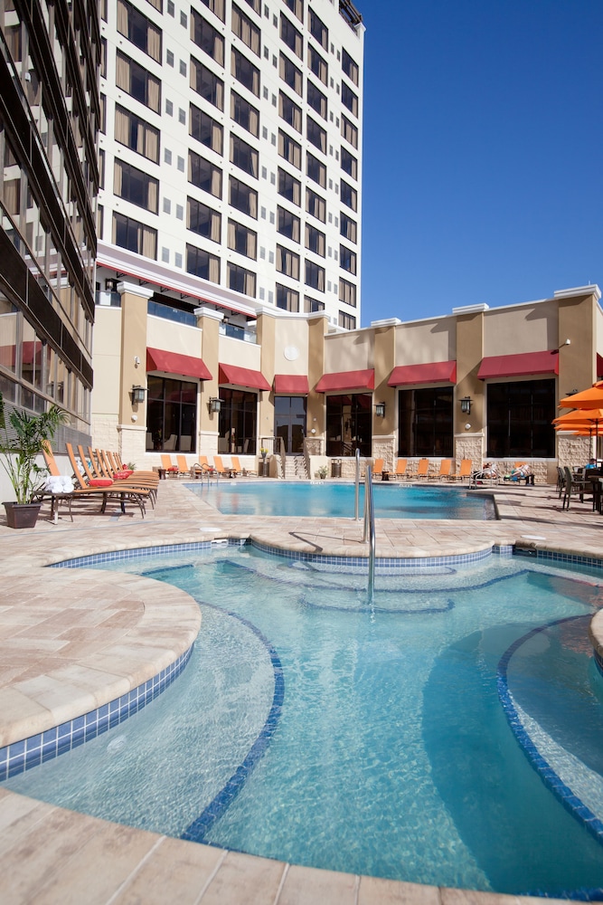 Ramada Plaza Resort & Suites by Wyndham Orlando Intl Drive — Swimming pool in Orlando, Florida