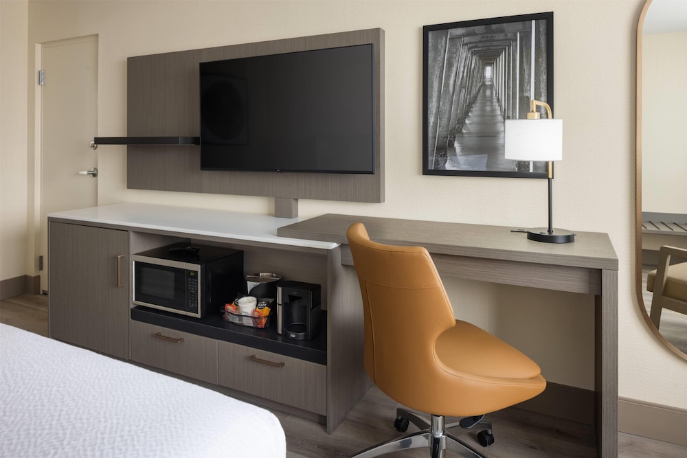 Ramada Plaza Resort & Suites by Wyndham Orlando Intl Drive — Hotel rooms in Orlando, Florida