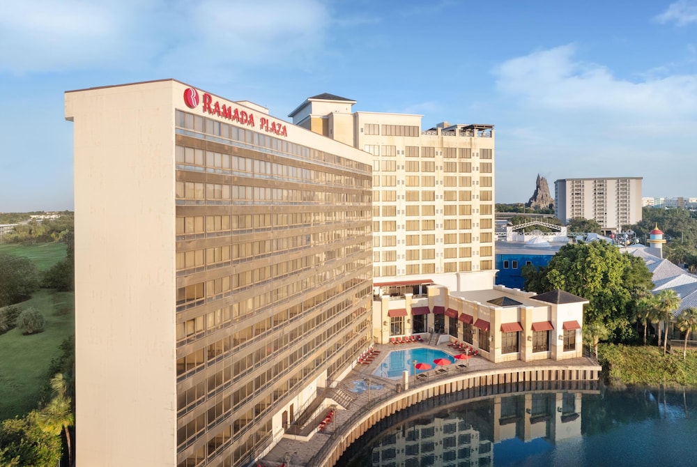 Ramada Plaza Resort & Suites by Wyndham Orlando Intl Drive — Hotel building in Orlando, Florida
