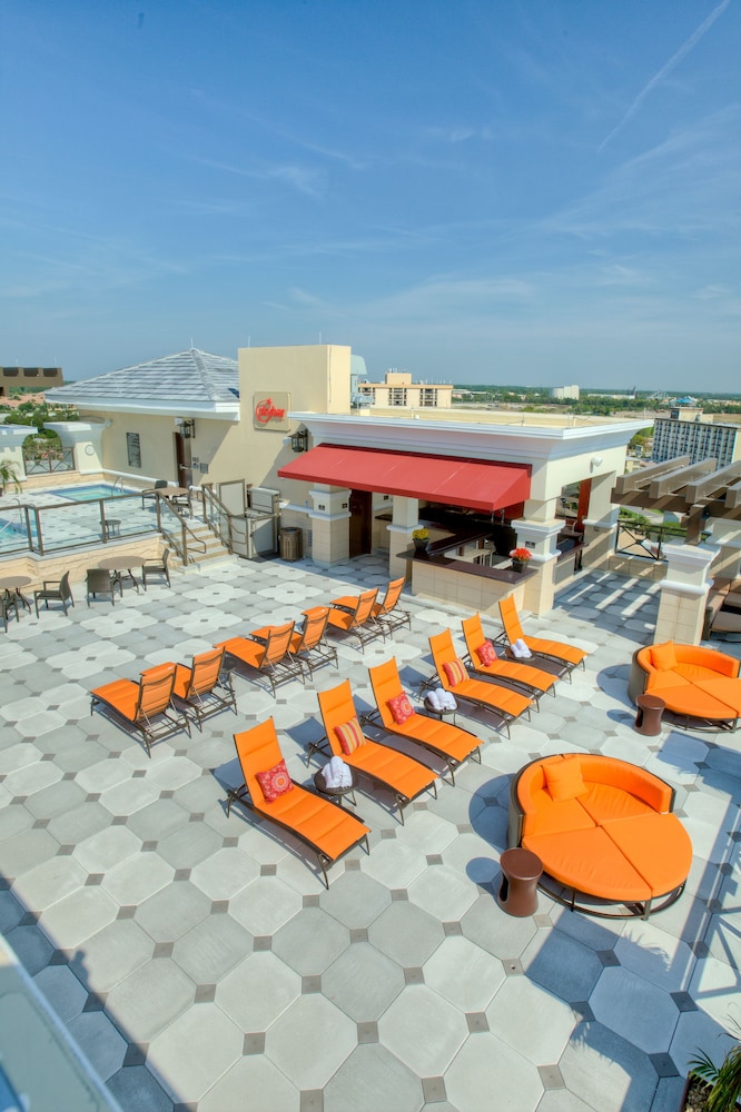 Ramada Plaza Resort & Suites by Wyndham Orlando Intl Drive — Swimming pool in Orlando, Florida