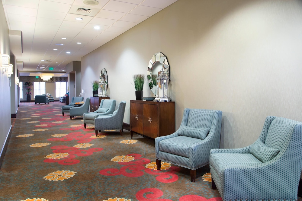 Ramada Plaza Resort & Suites by Wyndham Orlando Intl Drive — Hotel building in Orlando, Florida
