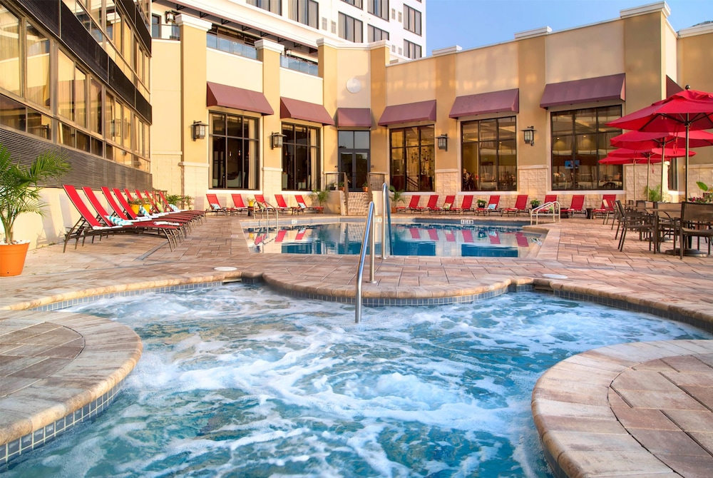 Ramada Plaza Resort & Suites by Wyndham Orlando Intl Drive — Swimming pool in Orlando, Florida