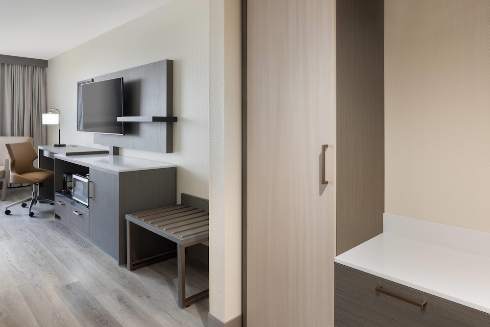 Ramada Plaza Resort & Suites by Wyndham Orlando Intl Drive — Hotel rooms in Orlando, Florida