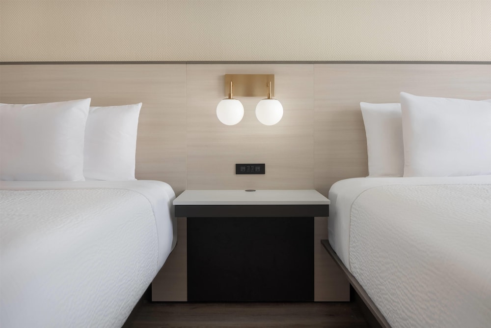 Ramada Plaza Resort & Suites by Wyndham Orlando Intl Drive — Hotel rooms in Orlando, Florida
