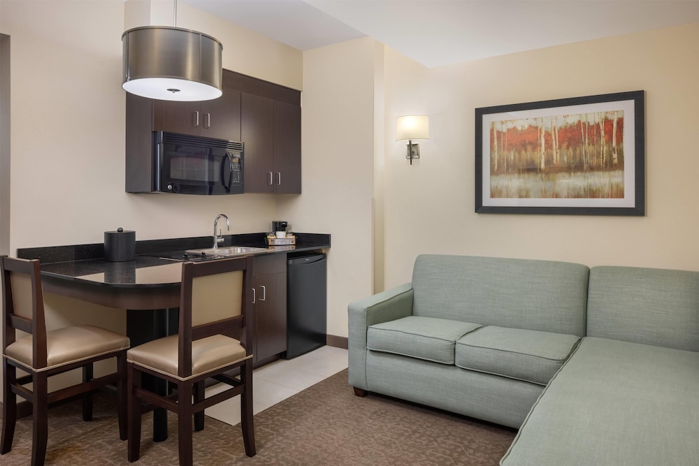 Ramada Plaza Resort & Suites by Wyndham Orlando Intl Drive — Hotel rooms in Orlando, Florida
