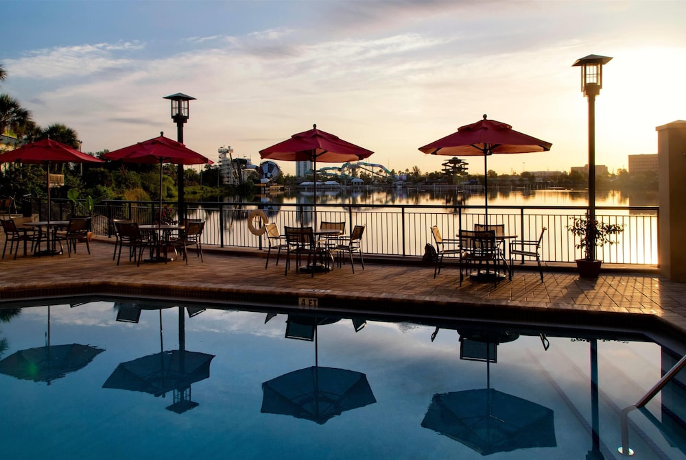 Ramada Plaza Resort & Suites by Wyndham Orlando Intl Drive — Restaurant & bars in Orlando, Florida