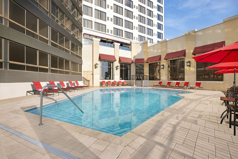 Ramada Plaza Resort & Suites by Wyndham Orlando Intl Drive — Swimming pool in Orlando, Florida