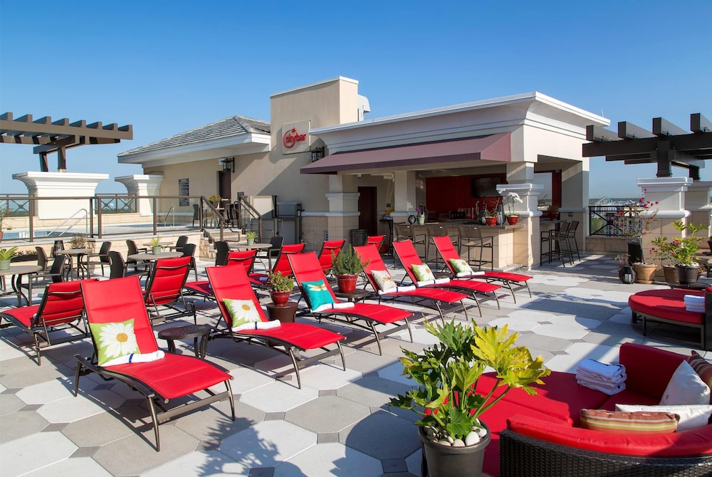 Ramada Plaza Resort & Suites by Wyndham Orlando Intl Drive — Restaurant & bars in Orlando, Florida