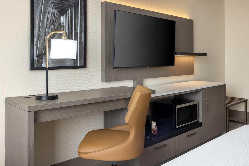 Ramada Plaza Resort & Suites by Wyndham Orlando Intl Drive — Hotel rooms in Orlando, Florida