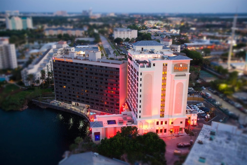 Ramada Plaza Resort & Suites by Wyndham Orlando Intl Drive — Hotel building in Orlando, Florida
