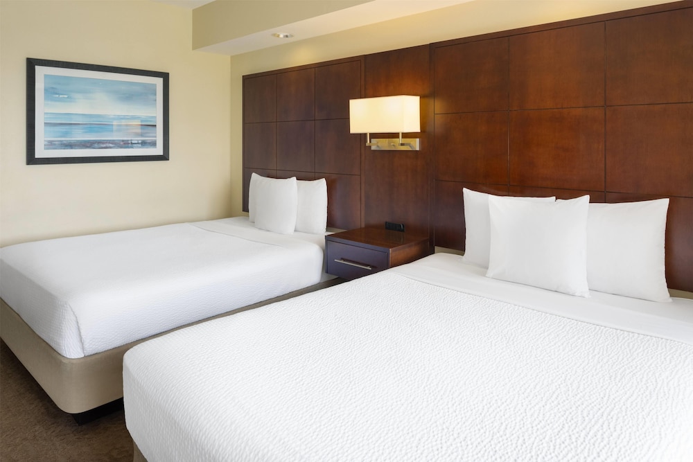 Ramada Plaza Resort & Suites by Wyndham Orlando Intl Drive — Hotel rooms in Orlando, Florida