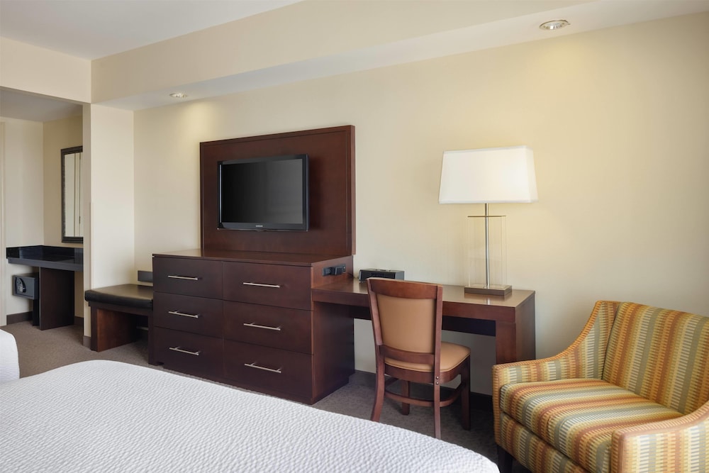 Ramada Plaza Resort & Suites by Wyndham Orlando Intl Drive — Hotel rooms in Orlando, Florida