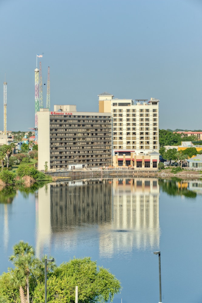 Ramada Plaza Resort & Suites by Wyndham Orlando Intl Drive — Hotel building in Orlando, Florida
