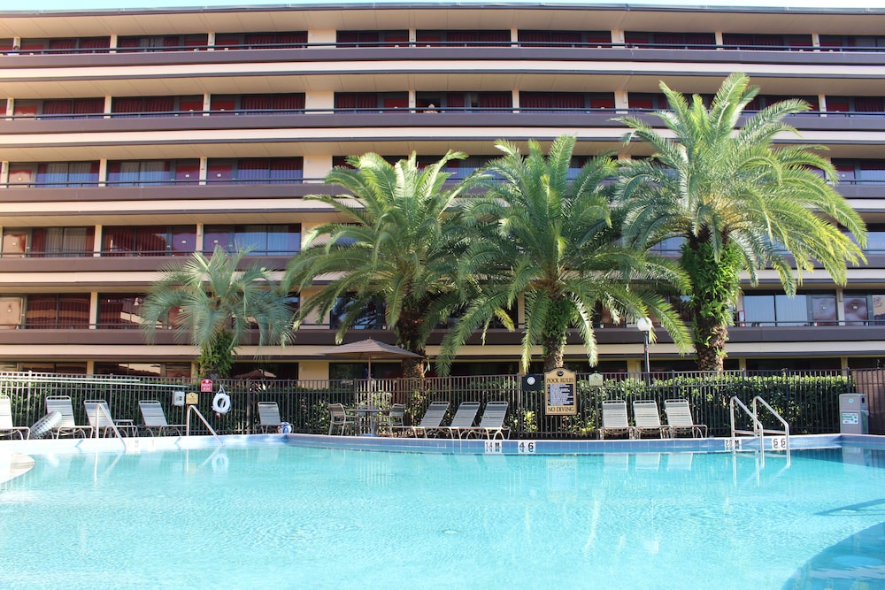 Rosen Inn at Pointe Orlando — Swimming pool in Orlando, Florida
