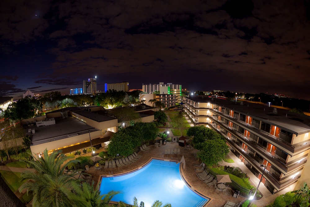 Rosen Inn at Pointe Orlando — Swimming pool in Orlando, Florida